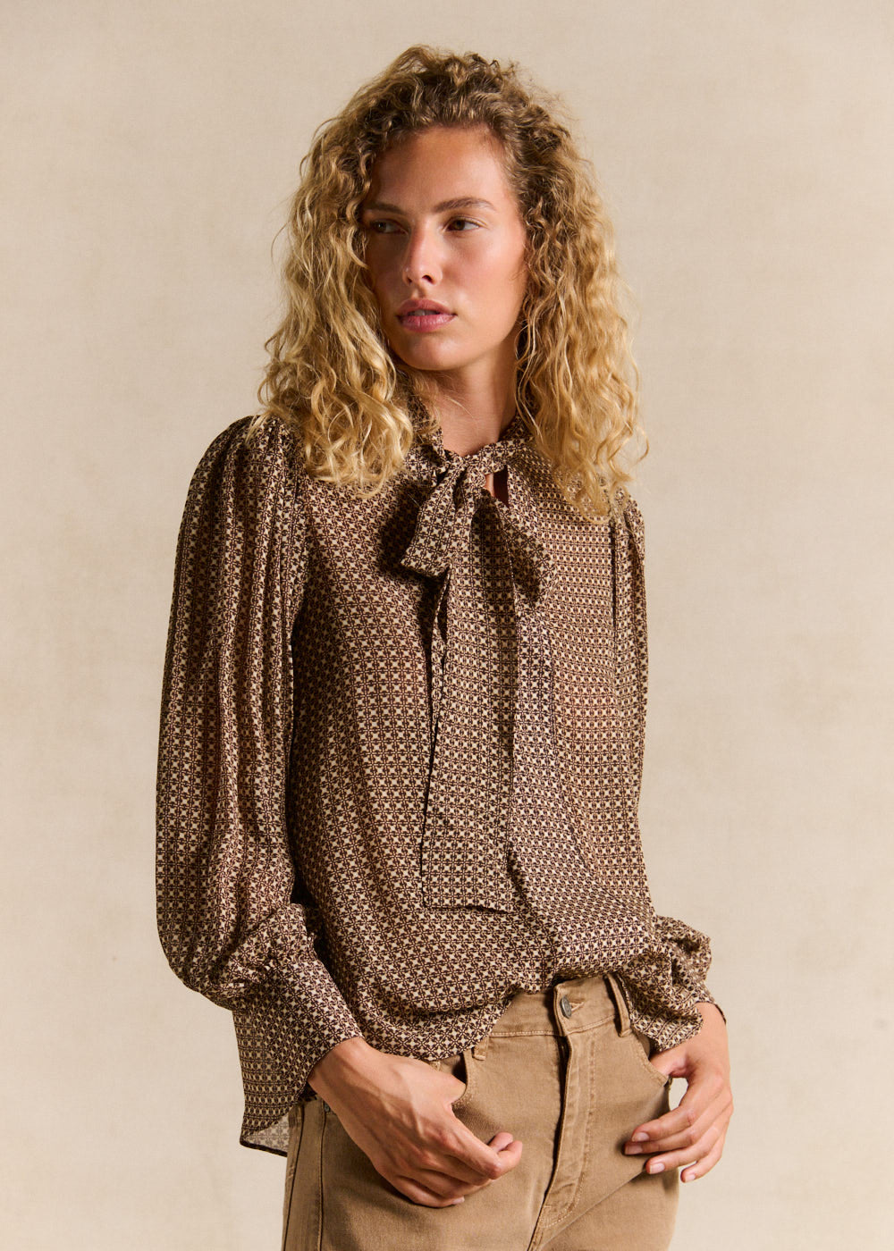 Blouse imprimé géométrique col noué - Sud Express - 4 - Sud Express