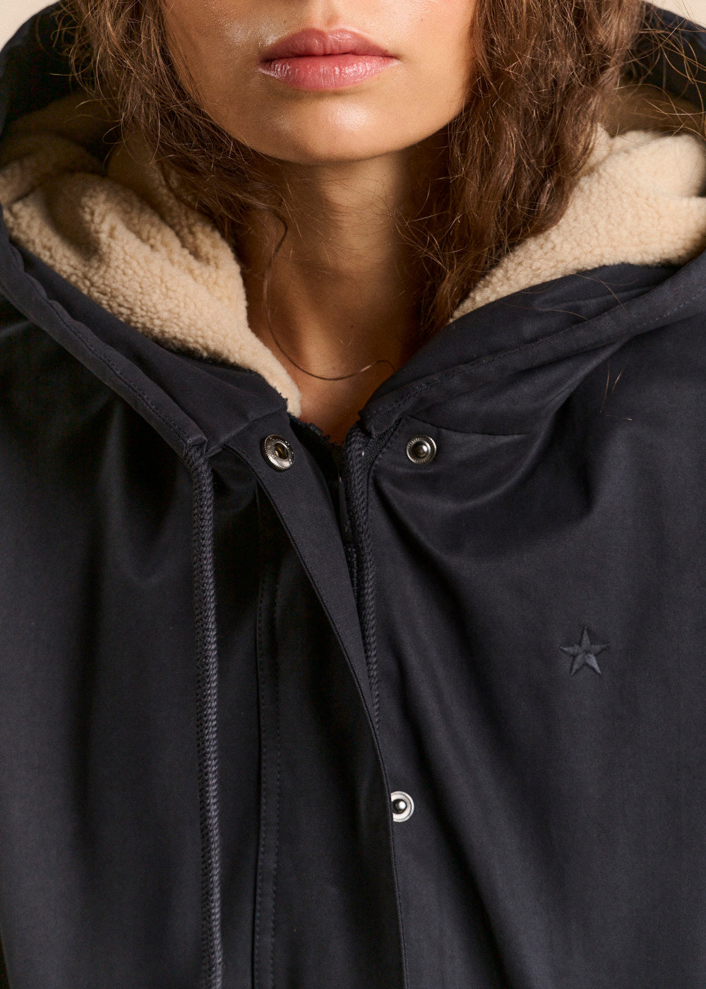 Veste courte déperlante doublée fausse fourrure avec capuche - Sud Express - 2 - Sud Express