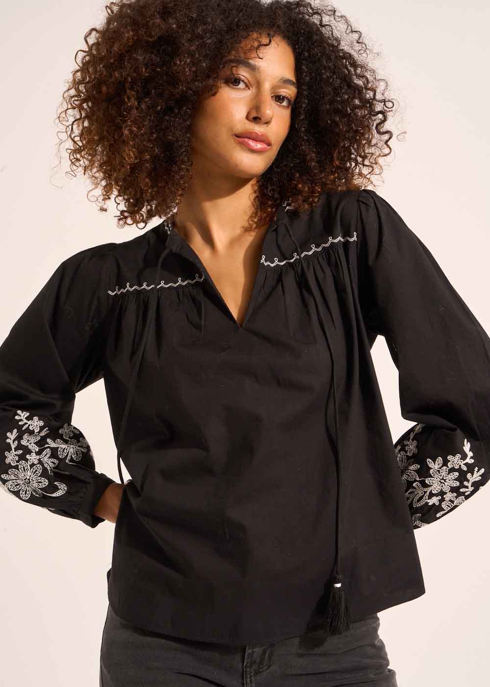 Blouse broderies contrastées - Sud Express - 1 - Sud Express