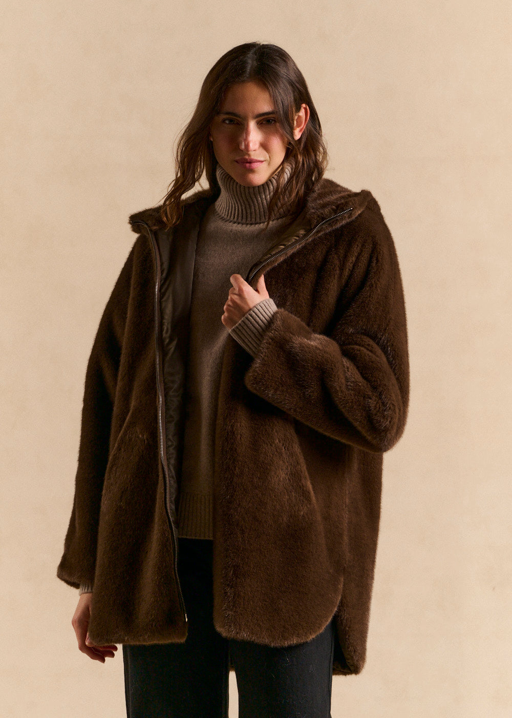 Long hooded faux fur coat - Sud Express - 5 - Sud Express