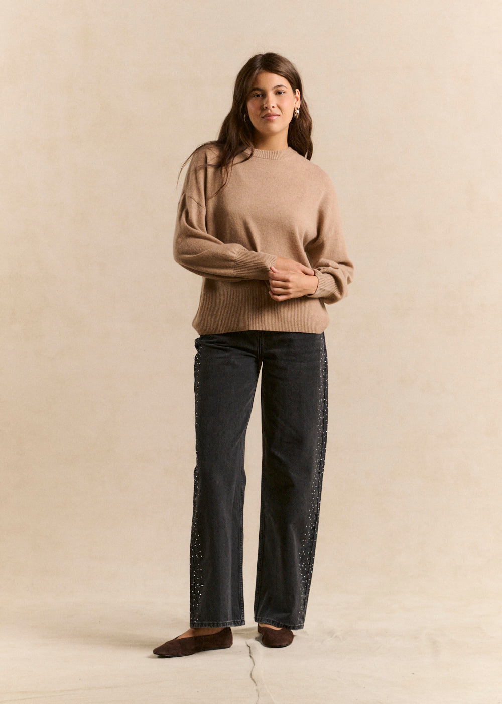 Jean large en denim noir à clous et strass - Sud Express - 5 - Sud Express
