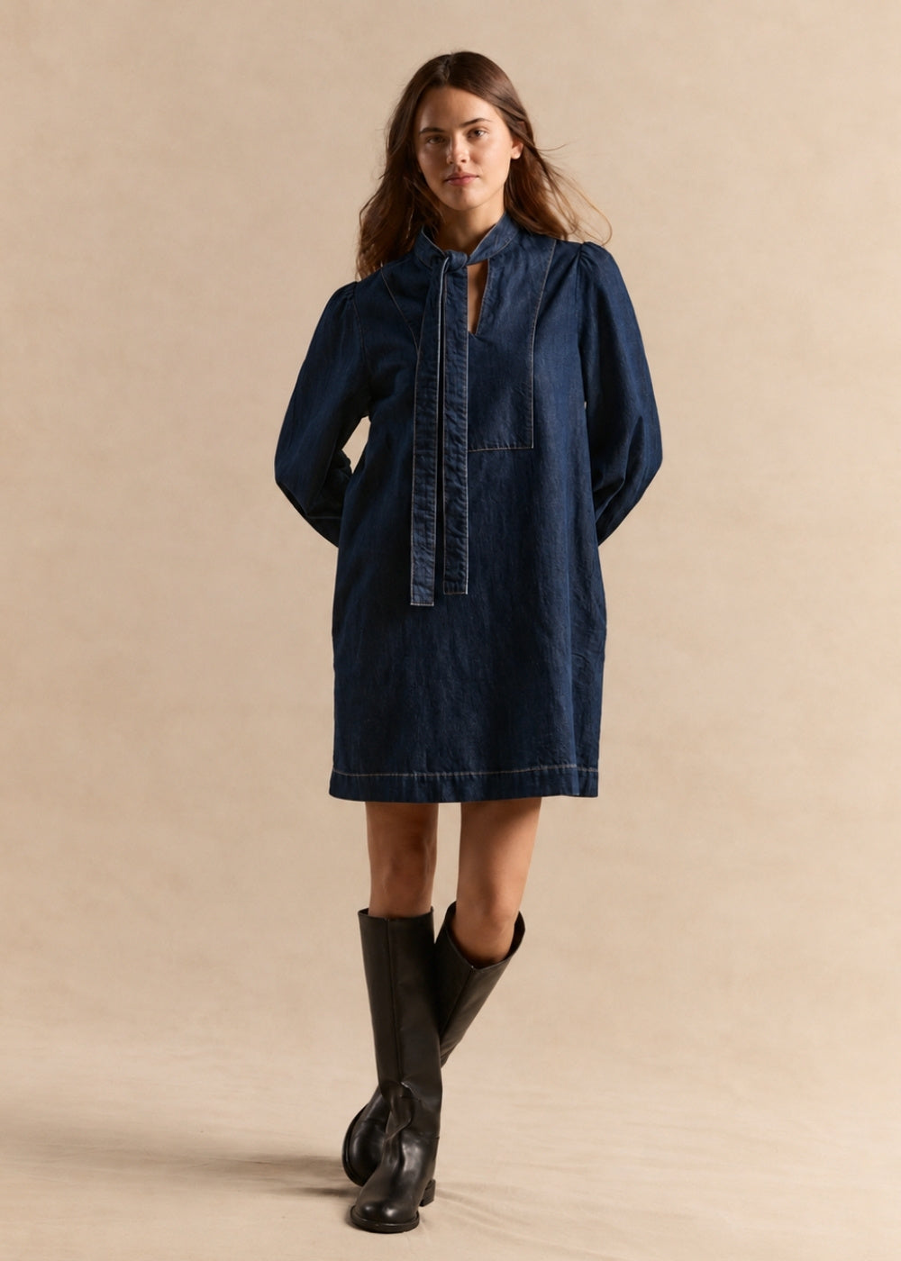 Robe courte en denim col lavallière - Sud Express - 5 - Sud Express
