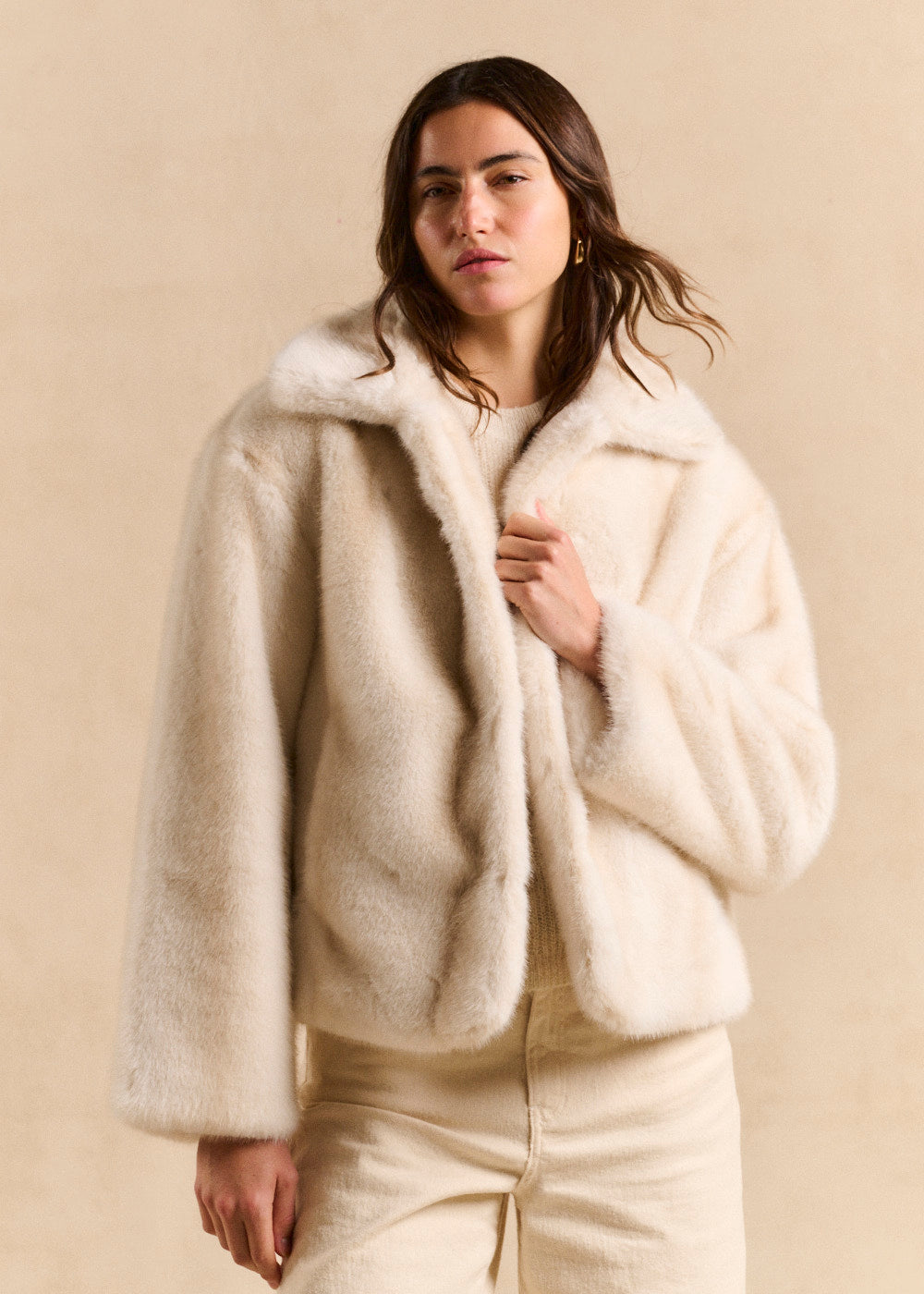 Short faux fur coat with a stand-up collar - Sud Express - 1 - Sud Express