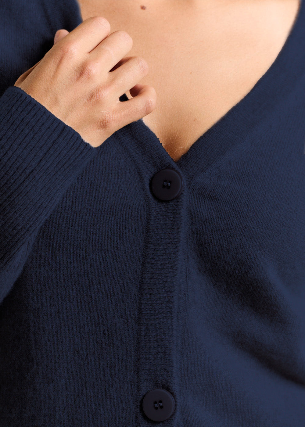 GRAMMAXE Gilet cachemire col V forme courte - 2 - Sud Express - Sud Express