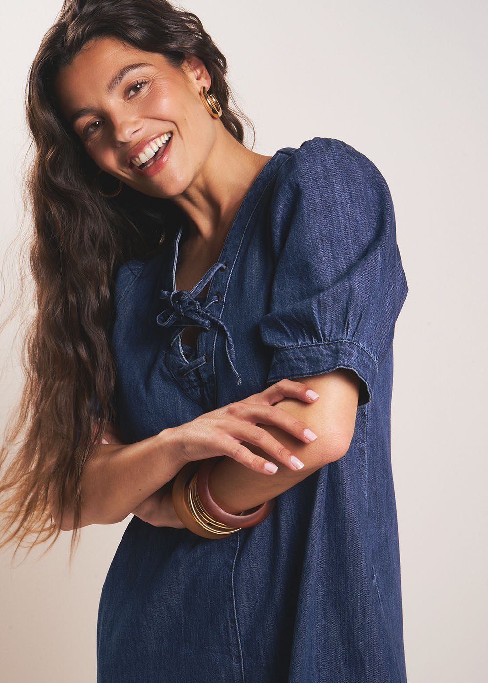 Robe courte denim col V à lien - Sud Express - 5 - Sud Express