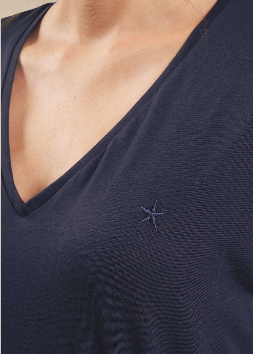 Tee-shirt col V en coton - Sud Express - 1 - Sud Express