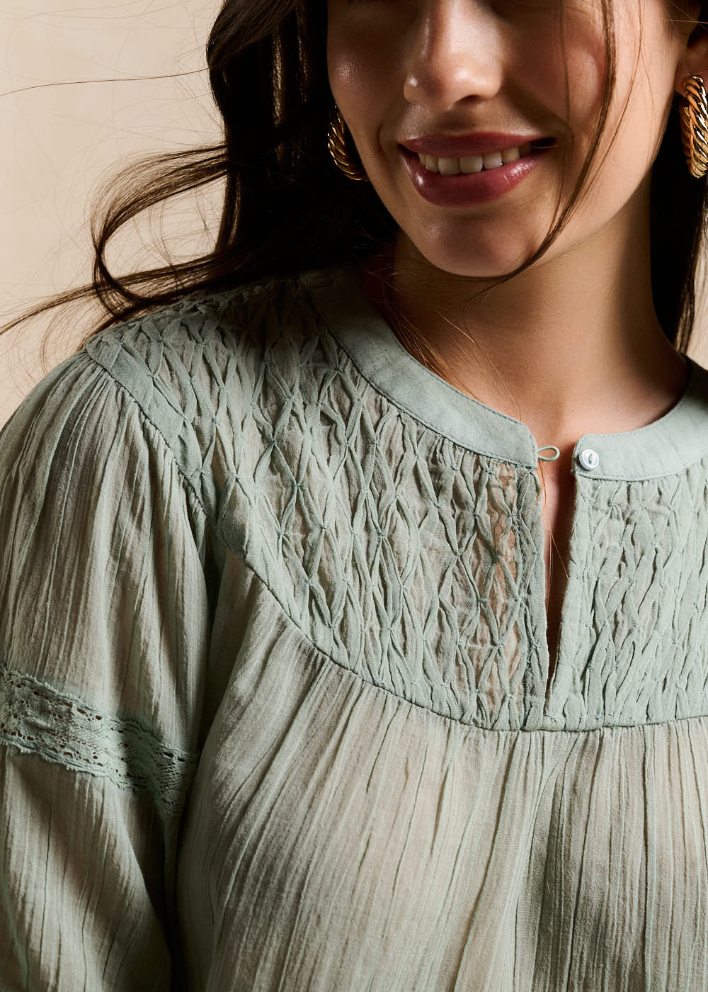 Top en coton à broderie et smock - Sud Express - 2 - Sud Express