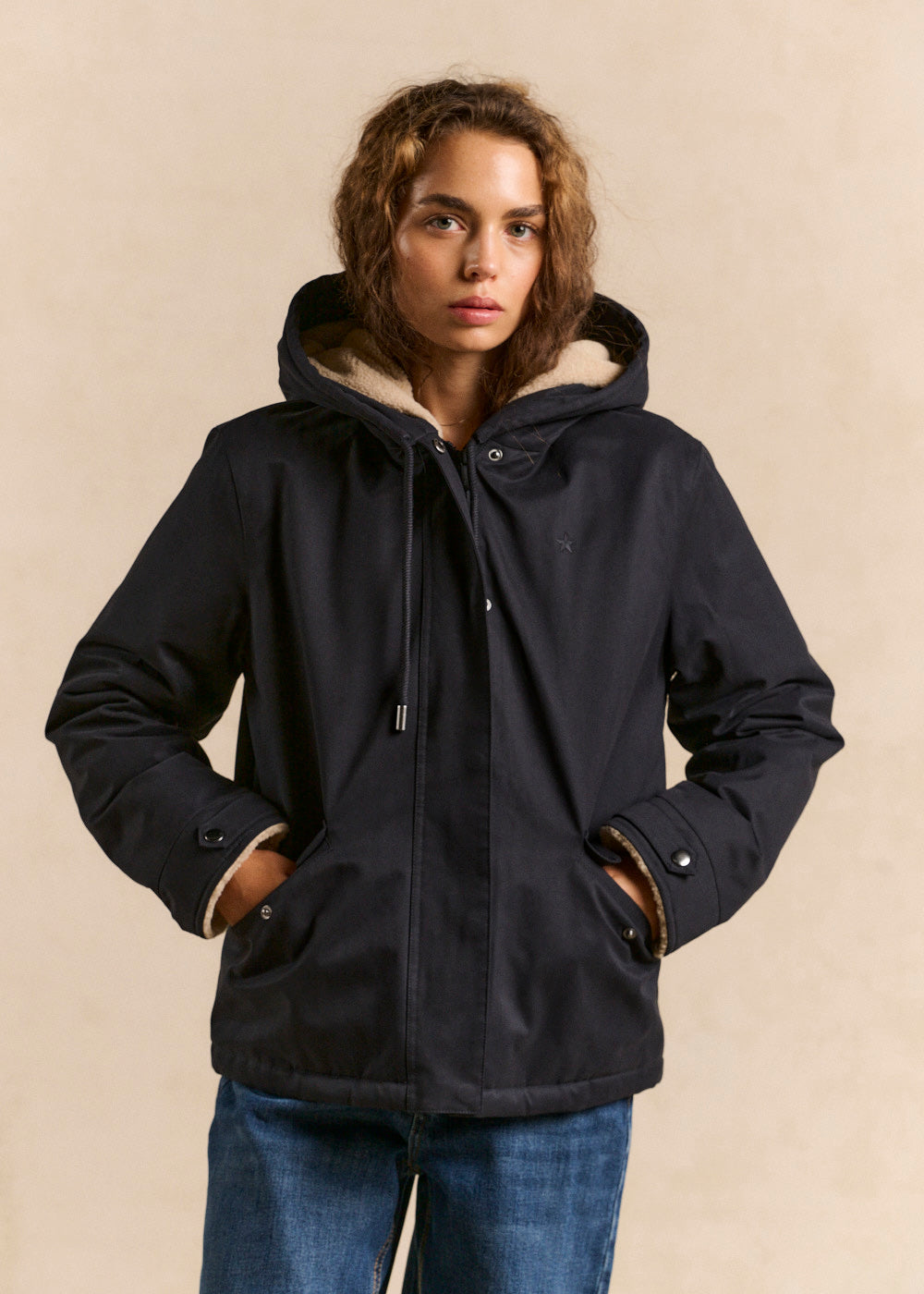 Veste courte déperlante doublée fausse fourrure avec capuche - Sud Express - 4 - Sud Express