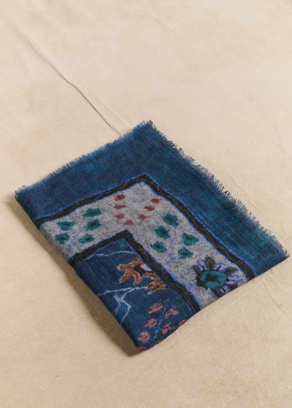 ECLAIRY Foulard laine motif arbre fleuri - 1 - Sud Express - Sud Express