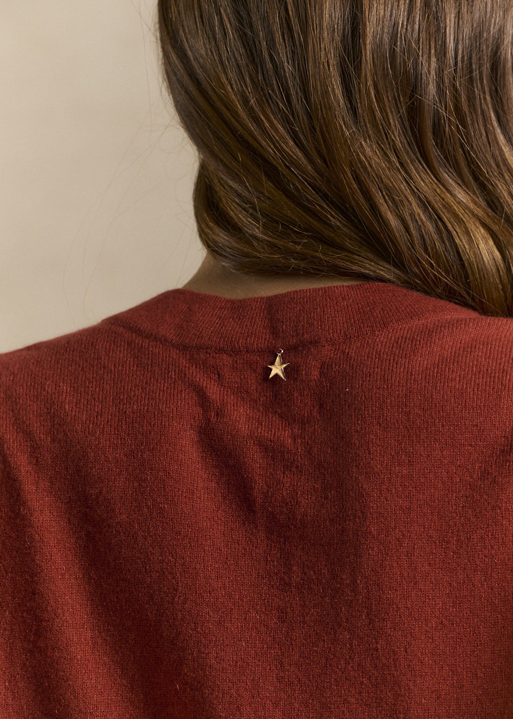 MAMALIOU Loose-fitting cashmere jumper with a Tunisian collar - 4 - Sud Express - Sud Express
