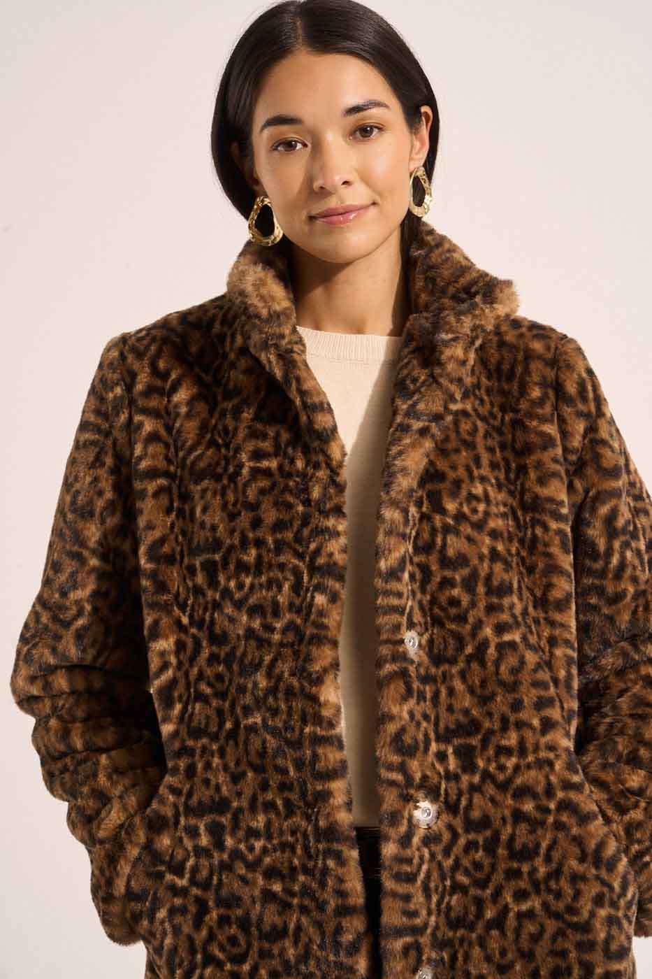 Manteau fausse fourrure léopard ajusté col droit - Sud Express - 5 - Sud Express