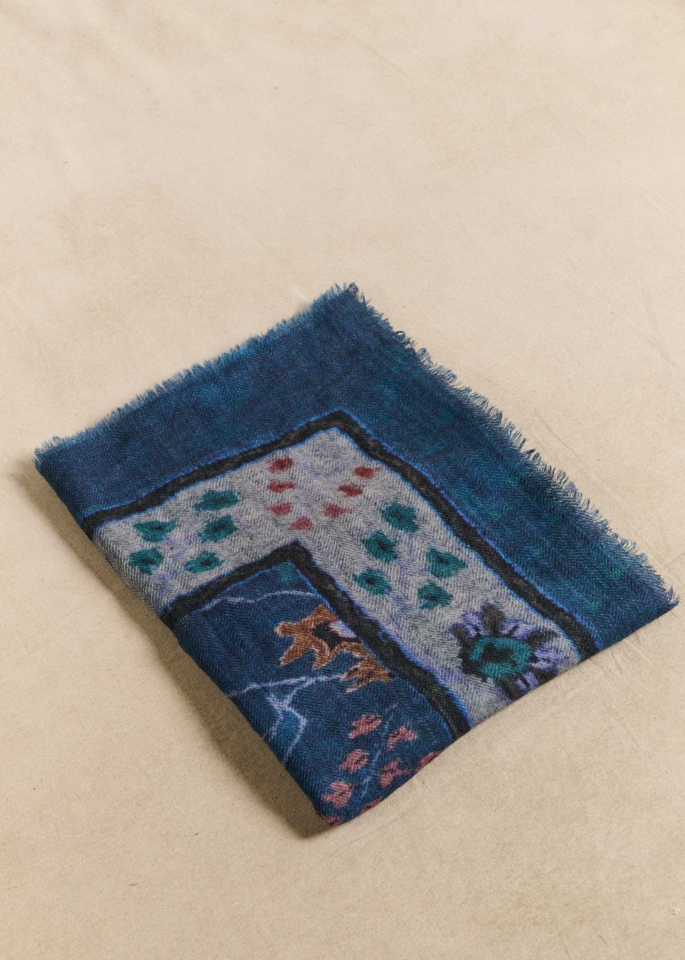 ECLAIRY Foulard laine motif arbre fleuri - 1 - Sud Express - Sud Express