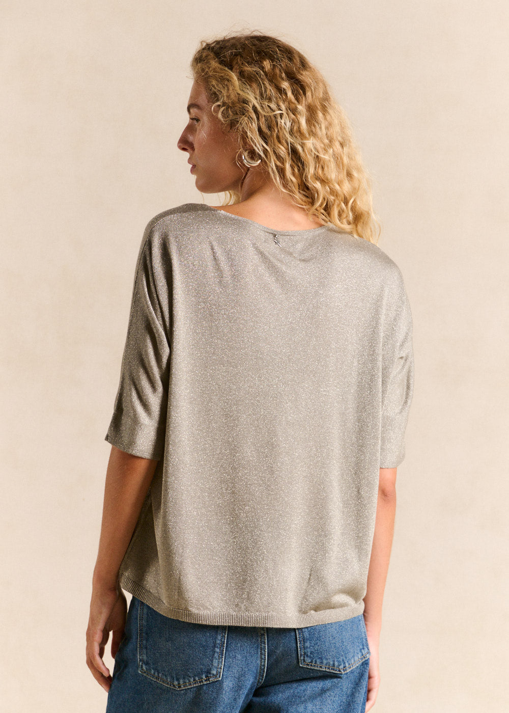 MIKOLOR Pull col V oversize en maille brillante et manches courtes - 3 - Sud Express - Sud Express