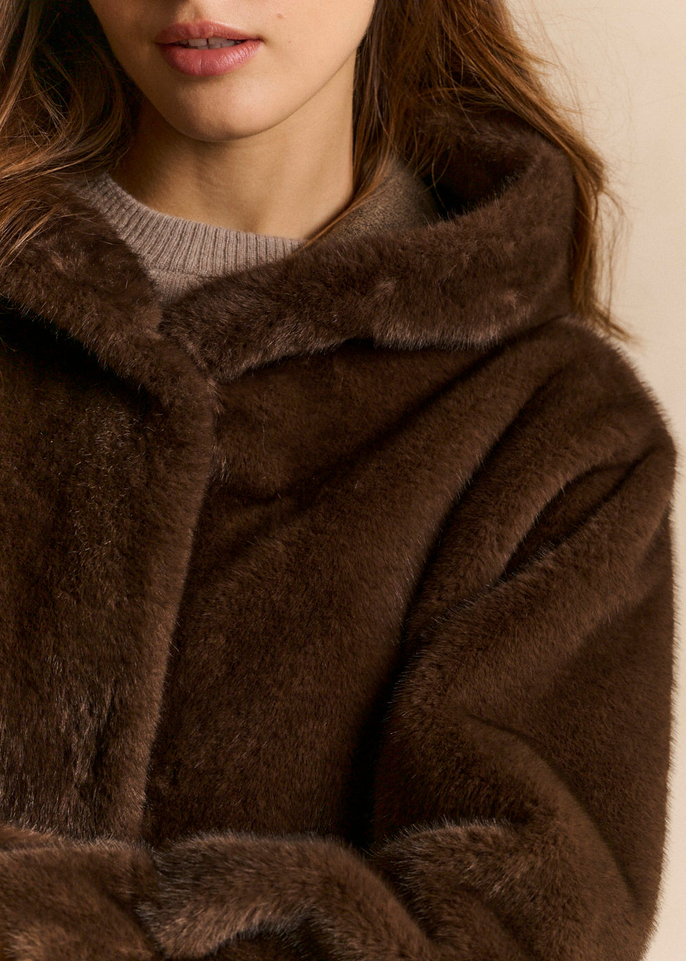 Manteau mi long en fausse fourrure à capuche - Sud Express - 2 - Sud Express