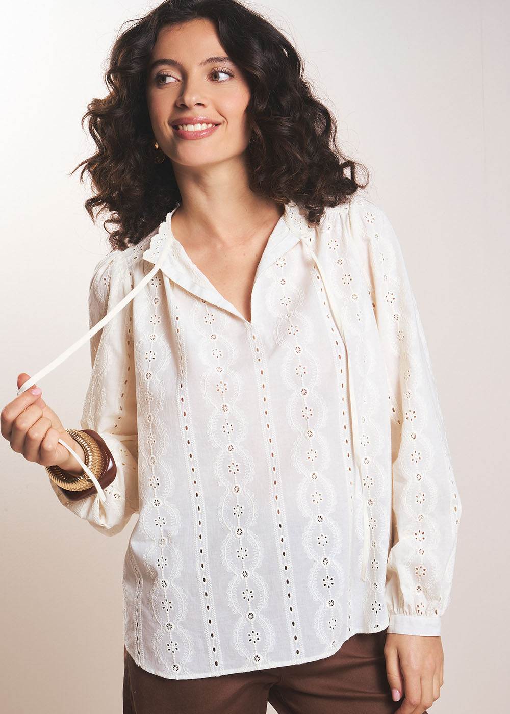 Blouse en coton brodé à col tunisien - Sud Express - 5 - Sud Express