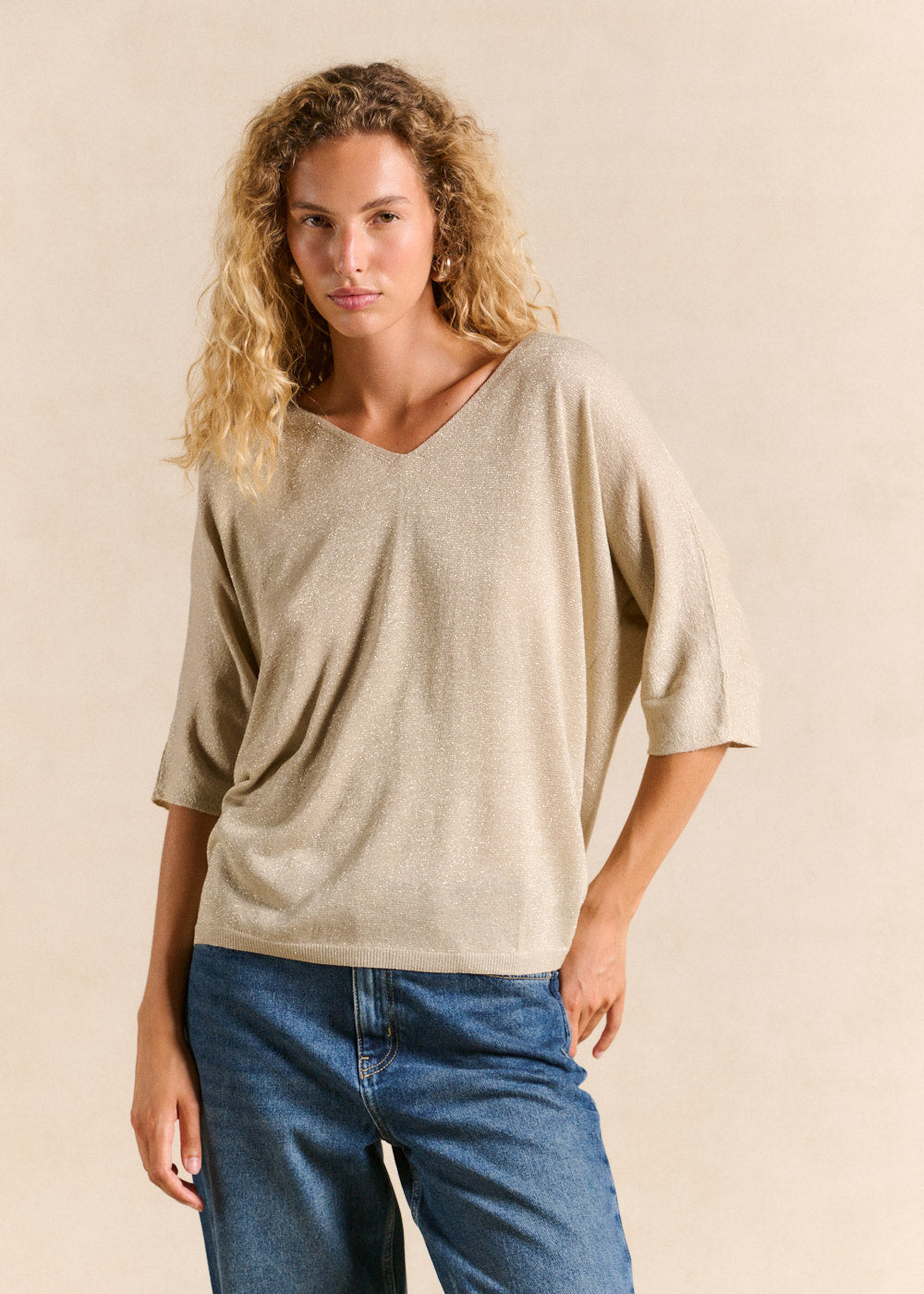 MIKOLOR Pull col V oversize en maille brillante et manches courtes - 4 - Sud Express - Sud Express