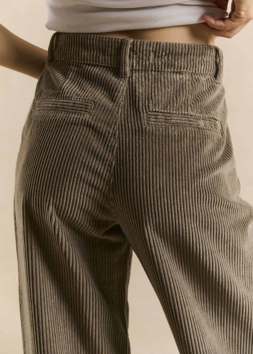 POMMI Pantalon large en velours de coton taille haute - 4 - Sud Express - Sud Express