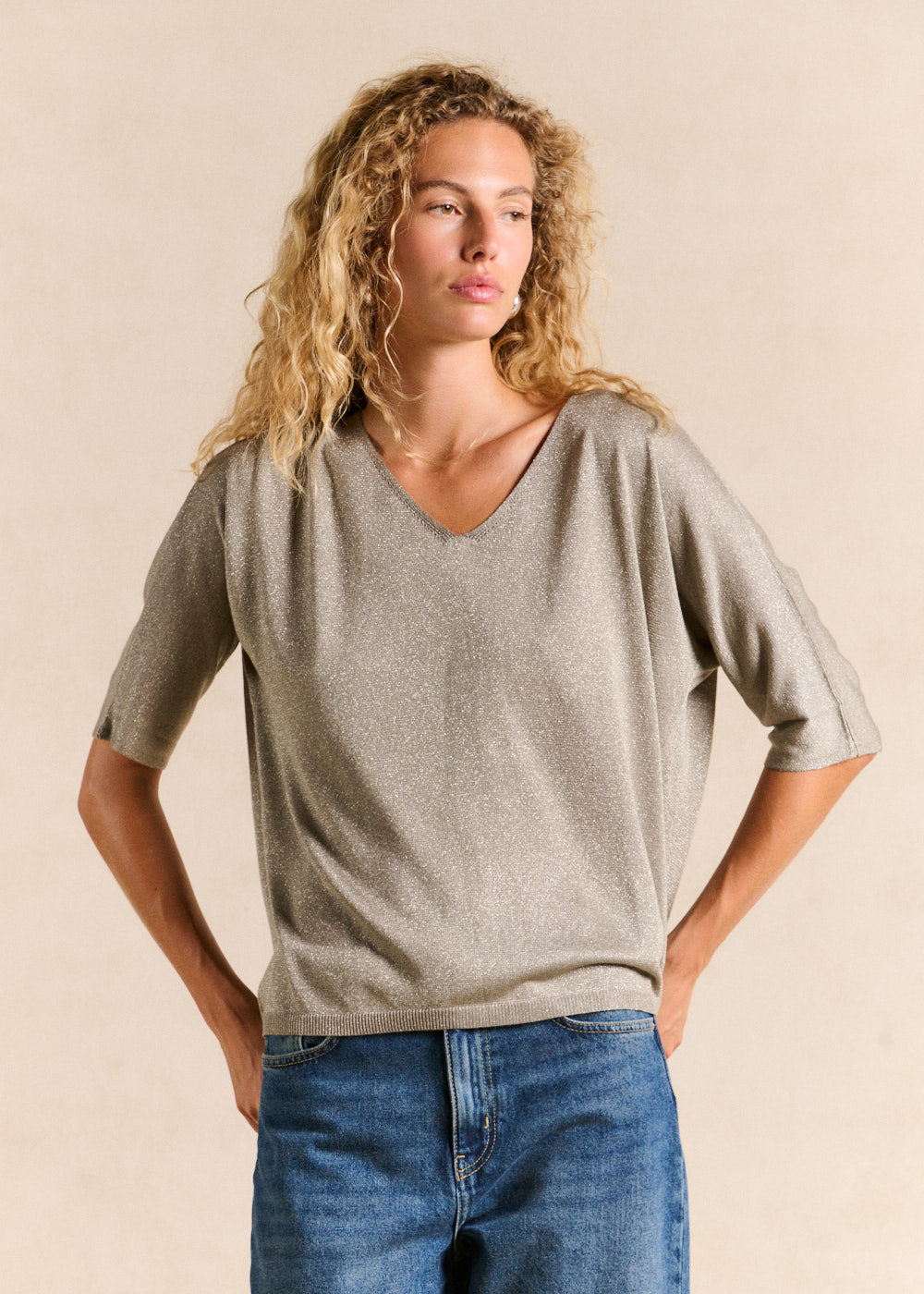 Pull col V oversize en maille brillante et manches courtes - Sud Express - 5 - Sud Express